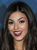 Victoria Justice Longsleeve T-shirt #2767654