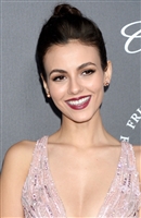Victoria Justice Longsleeve T-shirt #3027540