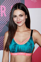 Victoria Justice Longsleeve T-shirt #3813178