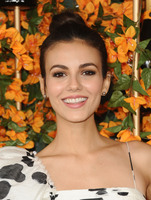 Victoria Justice Longsleeve T-shirt #3813185