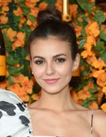 Victoria Justice t-shirt #3813200