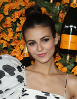 Victoria Justice Longsleeve T-shirt #3813206
