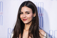 Victoria Justice Longsleeve T-shirt #3869876