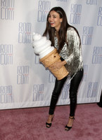Victoria Justice Longsleeve T-shirt #3869904