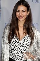 Victoria Justice Longsleeve T-shirt #3869921