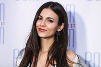 Victoria Justice Longsleeve T-shirt #3870021