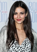 Victoria Justice Longsleeve T-shirt #3870048