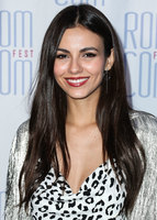 Victoria Justice Longsleeve T-shirt #3870057