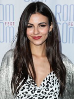 Victoria Justice Longsleeve T-shirt #3870065