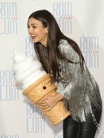 Victoria Justice Longsleeve T-shirt #3870070
