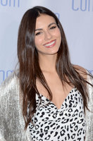 Victoria Justice Longsleeve T-shirt #3870071