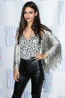 Victoria Justice Longsleeve T-shirt #3870121
