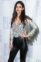 Victoria Justice Longsleeve T-shirt #3870133