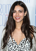 Victoria Justice Longsleeve T-shirt #3870152