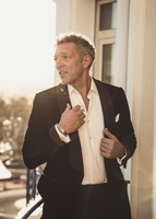 Vincent Cassel Longsleeve T-shirt #3824297