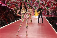Winnie Harlow Sweatshirt #3635724