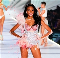 Winnie Harlow Sweatshirt #3636148