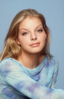 Yvonne Catterfield Longsleeve T-shirt #2074757