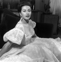 Yvonne De Carlo Sweatshirt #2607416