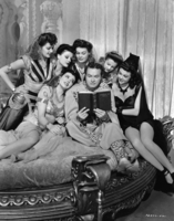 Yvonne De Carlo Sweatshirt #2607441