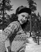 Yvonne De Carlo Sweatshirt #2607452