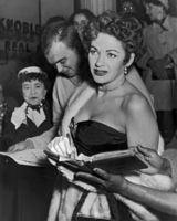 Yvonne De Carlo Sweatshirt #2607456