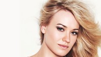 Yvonne Strahovski t-shirt #2368341