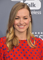 Yvonne Strahovski longsleeve t-shirt #3012716