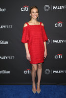 Yvonne Strahovski t-shirt #3200472