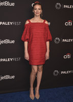 Yvonne Strahovski t-shirt #3200481