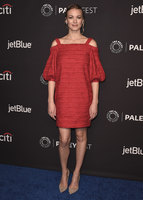 Yvonne Strahovski t-shirt #3200490