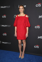 Yvonne Strahovski t-shirt #3200493