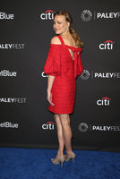 Yvonne Strahovski t-shirt #3200494