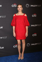 Yvonne Strahovski t-shirt #3200504