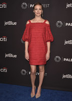 Yvonne Strahovski t-shirt #3200506