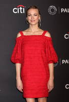 Yvonne Strahovski mug #G1442605