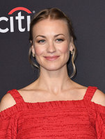Yvonne Strahovski mug #G1442606