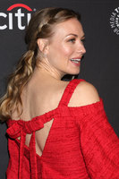 Yvonne Strahovski t-shirt #3200532