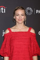 Yvonne Strahovski t-shirt #3200540