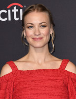 Yvonne Strahovski Sweatshirt #3200551
