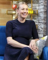 Yvonne Strahovski Sweatshirt #3322922