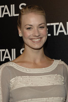 Yvonne Strahovski tote bag #G2429052