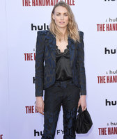 Yvonne Strahovski tote bag #G2512580