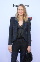 Yvonne Strahovski t-shirt #3895333