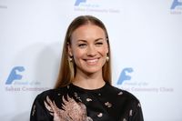 Yvonne Strahovski tote bag #G2533948