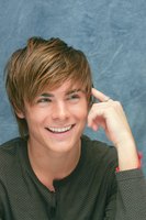 Zac Efron Longsleeve T-shirt #2232328