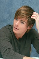 Zac Efron t-shirt #2239600