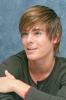 Zac Efron Longsleeve T-shirt #2239601