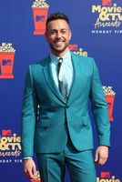 Zachary Levi Sweatshirt #3872771