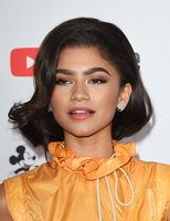 Zendaya t-shirt #2834998